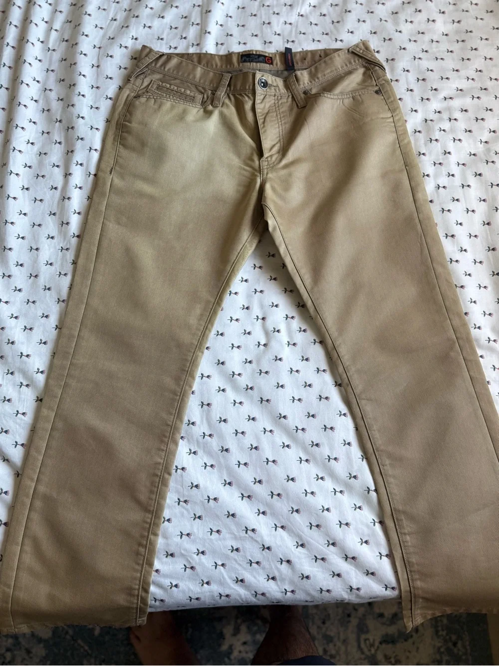 Guess Men’s Slim Straight Jeans in Khaki
